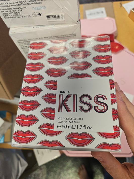 Kiss perfume secret 1.7